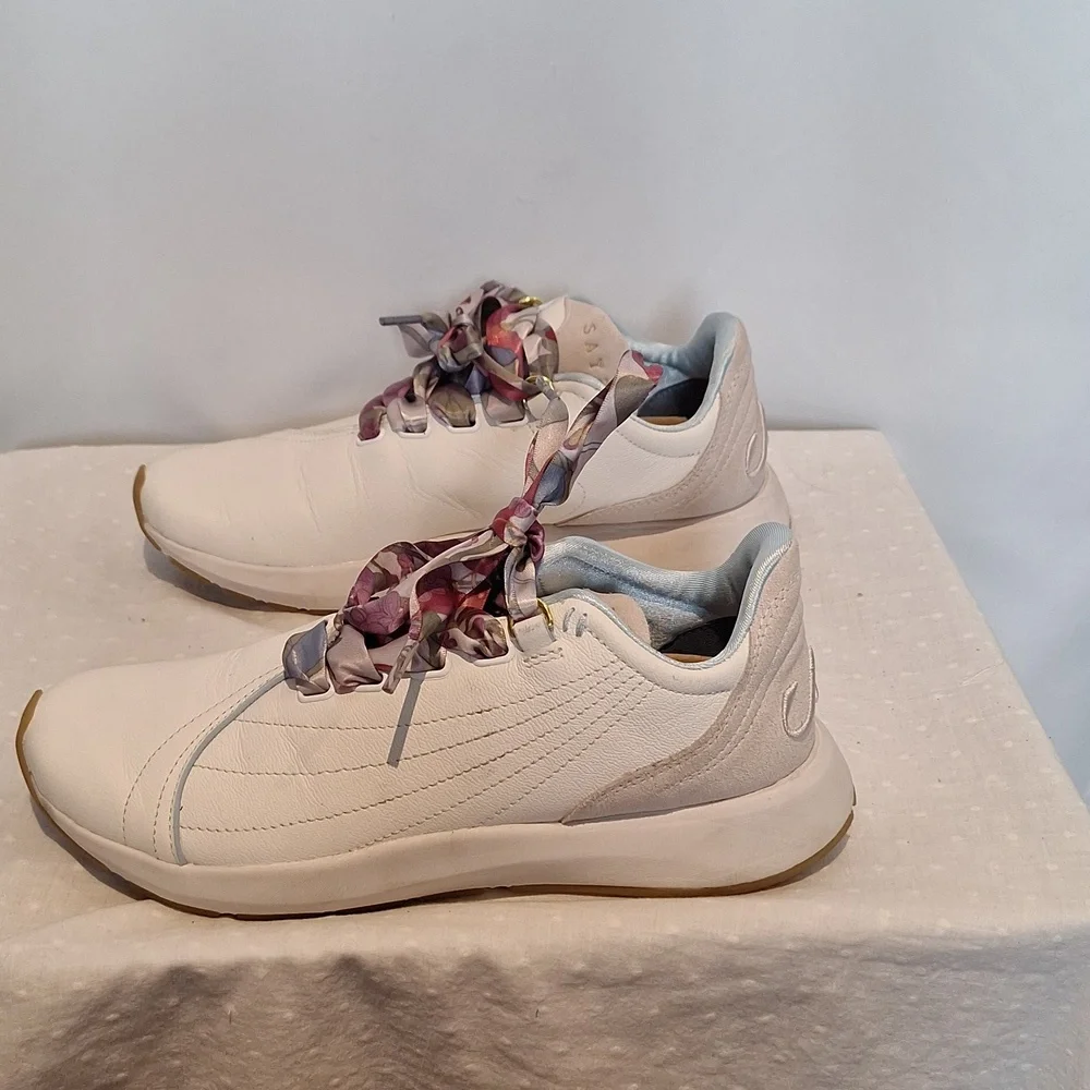 Saysh these tennis